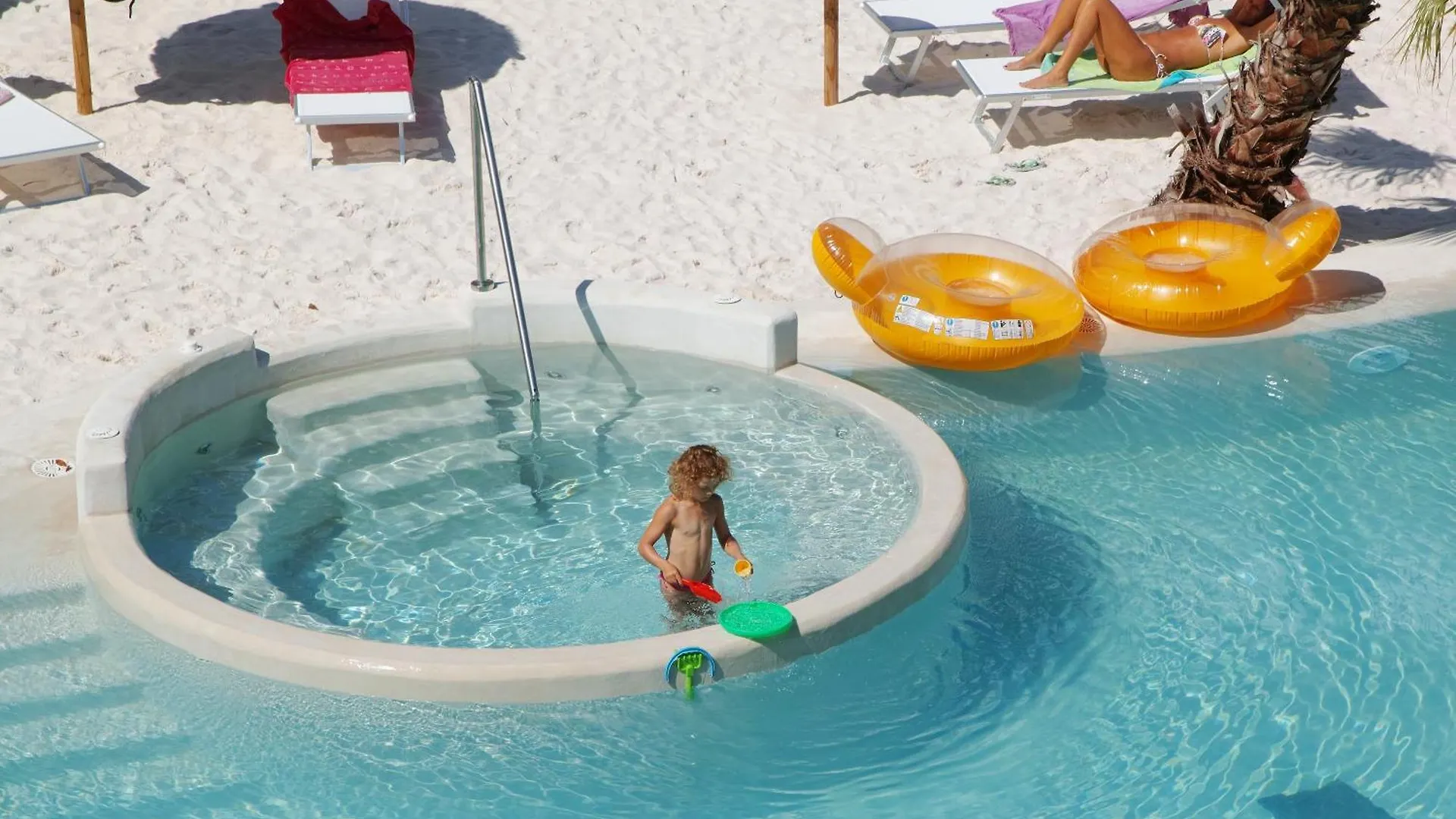 Cala Blu Residence Con Piscina-Centralissimo Lido Di Jesolo 0*,  Italy